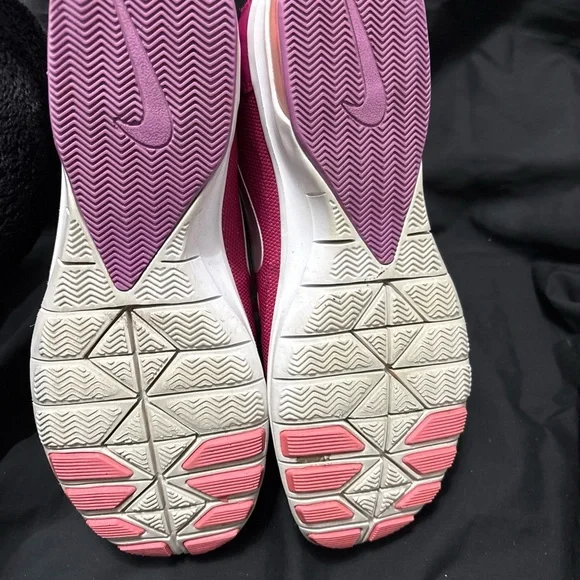 Nike Women's Air Max Fusion Fuchsia and Lavender Sneakers - Picture 6 of 9